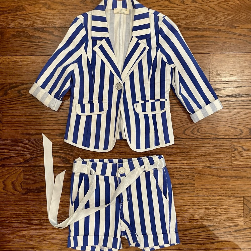 Beautiful Girls 2pc suit Like New